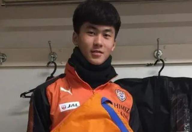 彼得与儿子能否重拾往日的亲密无间，他又该如何处理自己内心的愤怒与不安，答案只待大银幕揭晓